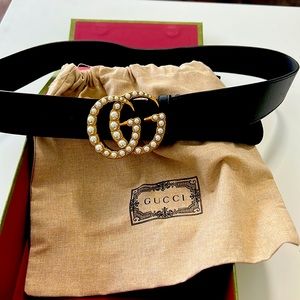AUTHENTIC Gucci Leather belt with pearl Double G